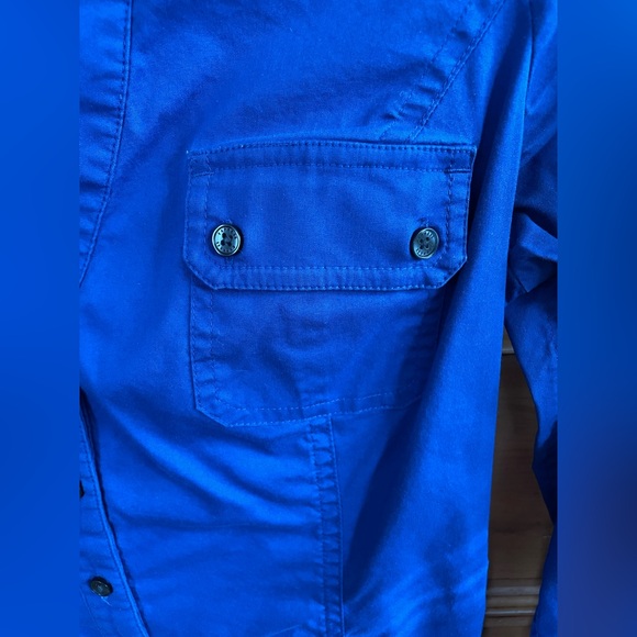 Women’s Express Design Studio Fitted Navy Blue Button-Up Shirt - Picture 3 of 11